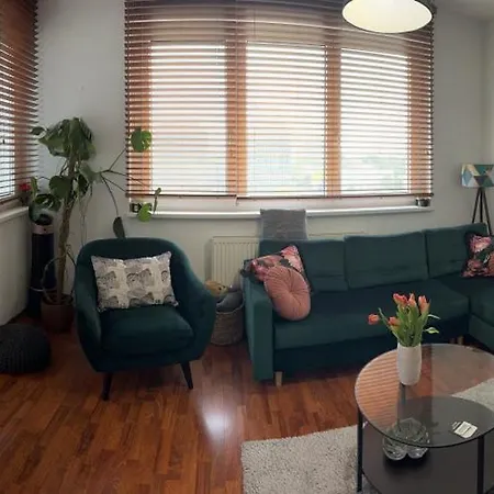 Cozy With Balcony Seating, 9th Floor, Parking *