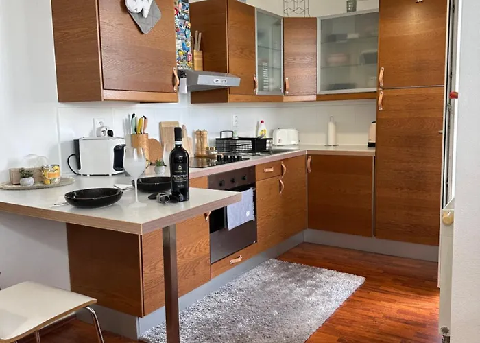 Cozy With Balcony Seating, 9th Floor, Parking * Bratislava