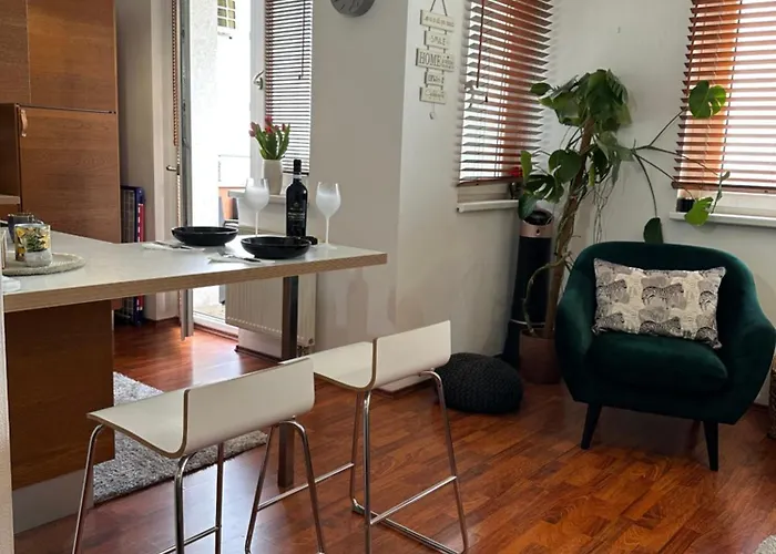 Cozy With Balcony Seating, 9th Floor, Parking