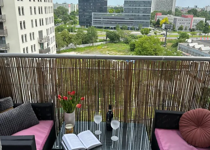 アパート Cozy With Balcony Seating, 9th Floor, Parking *