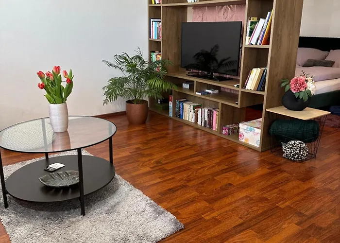 Cozy With Balcony Seating, 9th Floor, Parking Bratislava