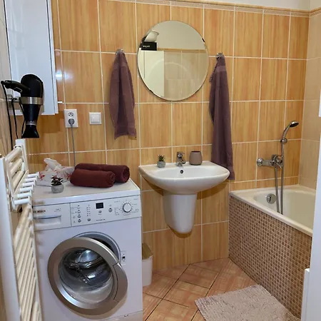 Apartman Cozy With Balcony Seating, 9th Floor, Parking