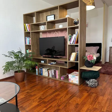 Cozy With Balcony Seating, 9th Floor, Parking Apartman