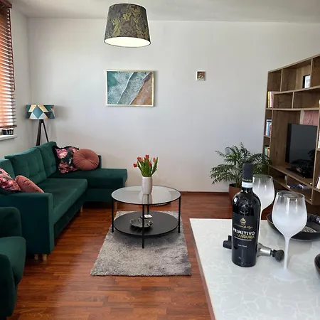 Apartment Cozy With Balcony Seating, 9th Floor, Parking Bratislava