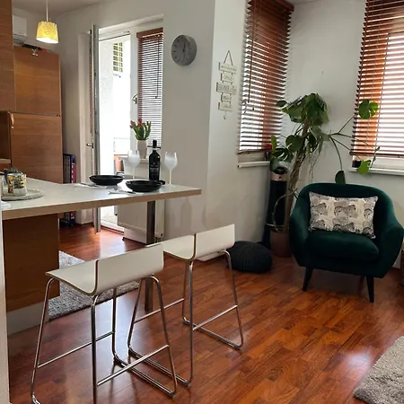 Cozy With Balcony Seating, 9th Floor, Parking