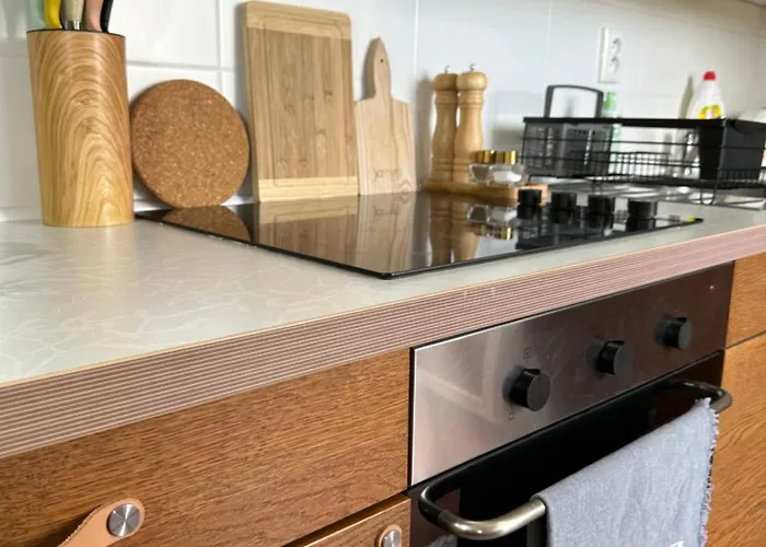 Cozy With Balcony Seating, 9th Floor, Parking * Pozsony